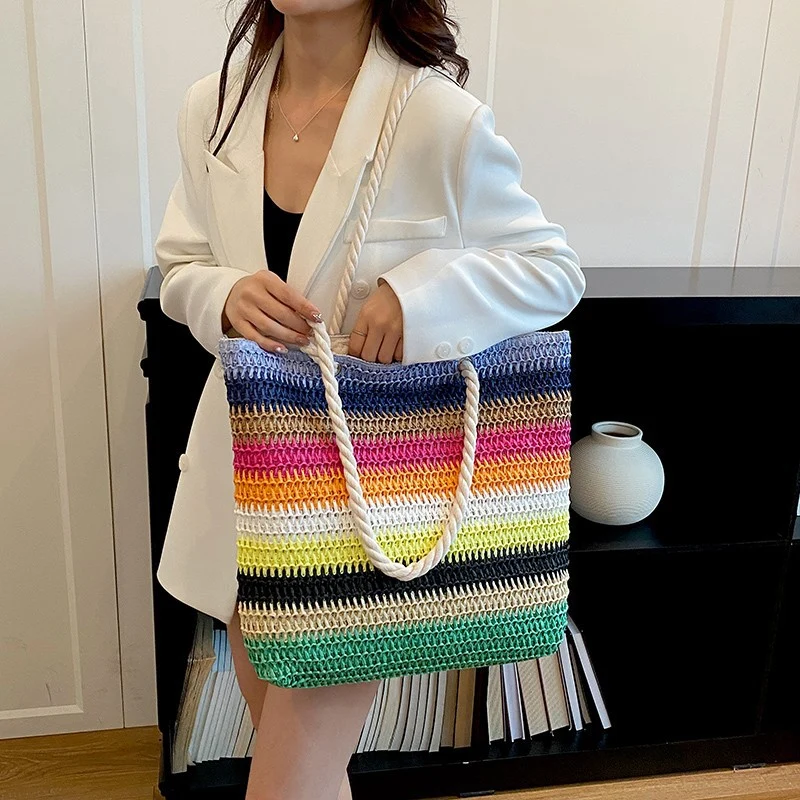 Lässige handgewebte Strohtasche