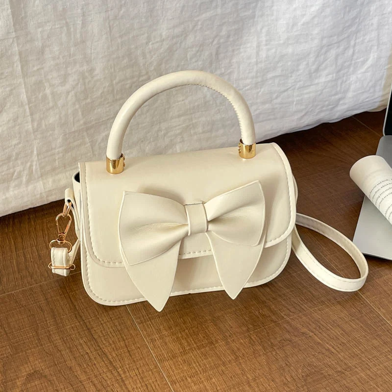 Schultertasche mit Schleifenakzent