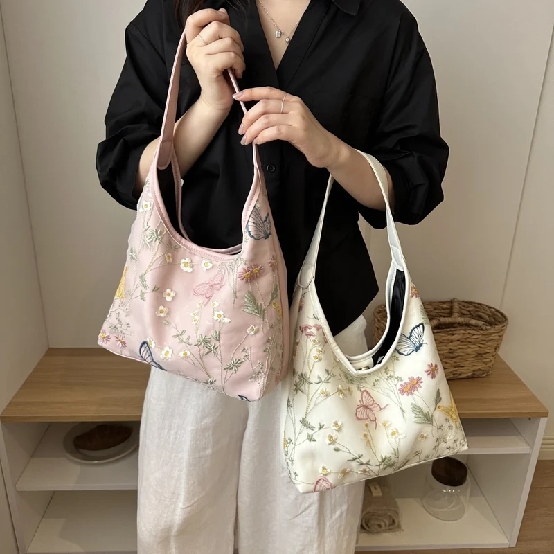 Künstlerisch bestickte Hobo-Tasche