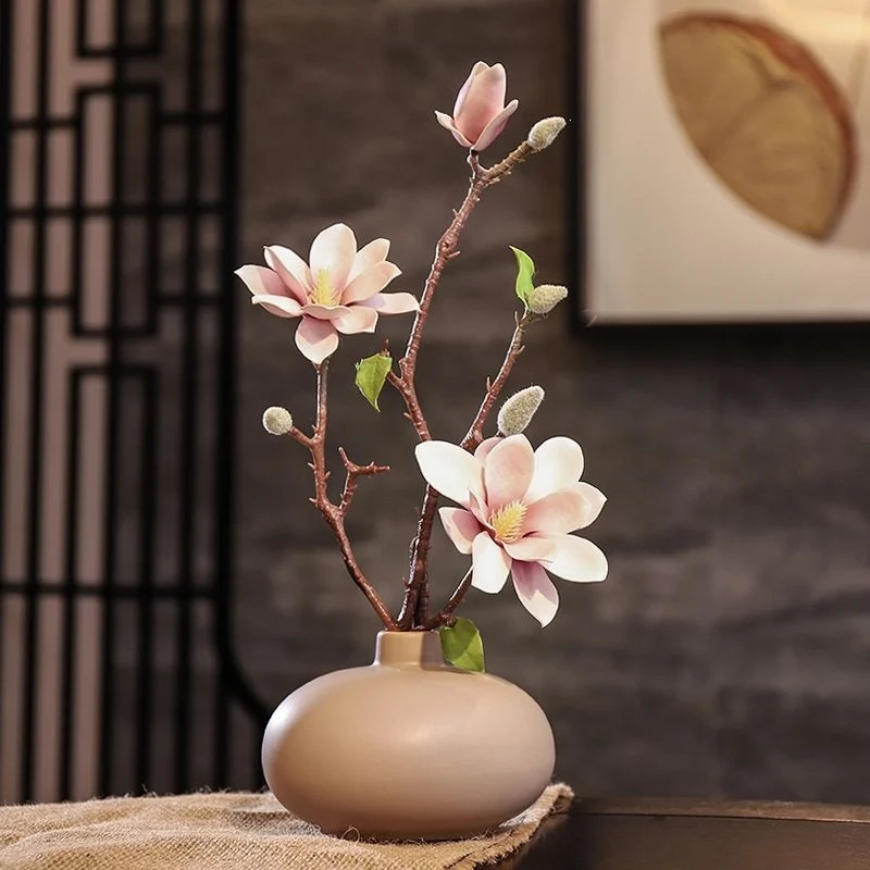 Luxuriöser Faux-Magnolien-Blütenzweig
