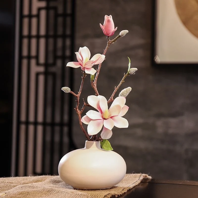 Luxuriöser Faux-Magnolien-Blütenzweig