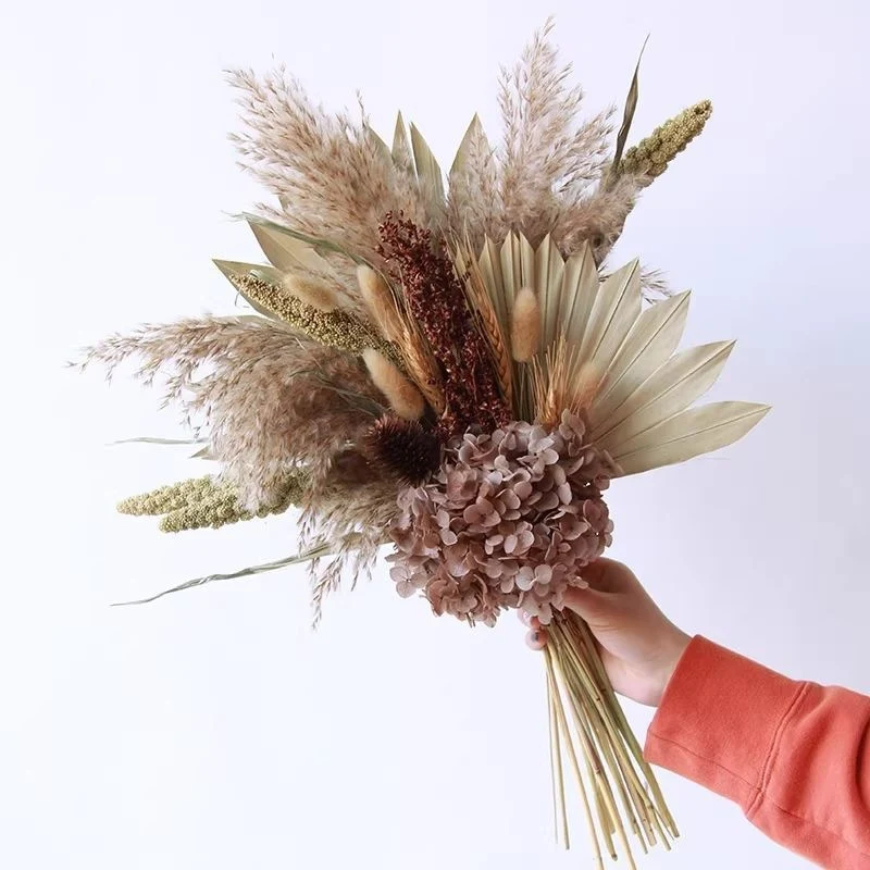 Luxuriöser getrockneter Blumenstrauß
