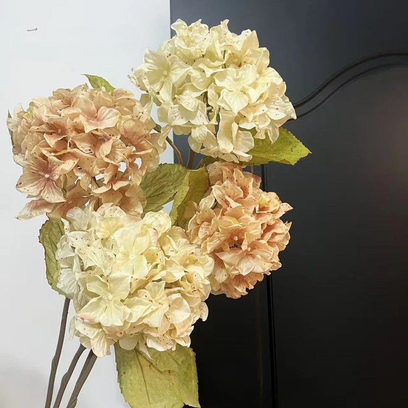 Lebensechter Hortensien-Blumenstrauß