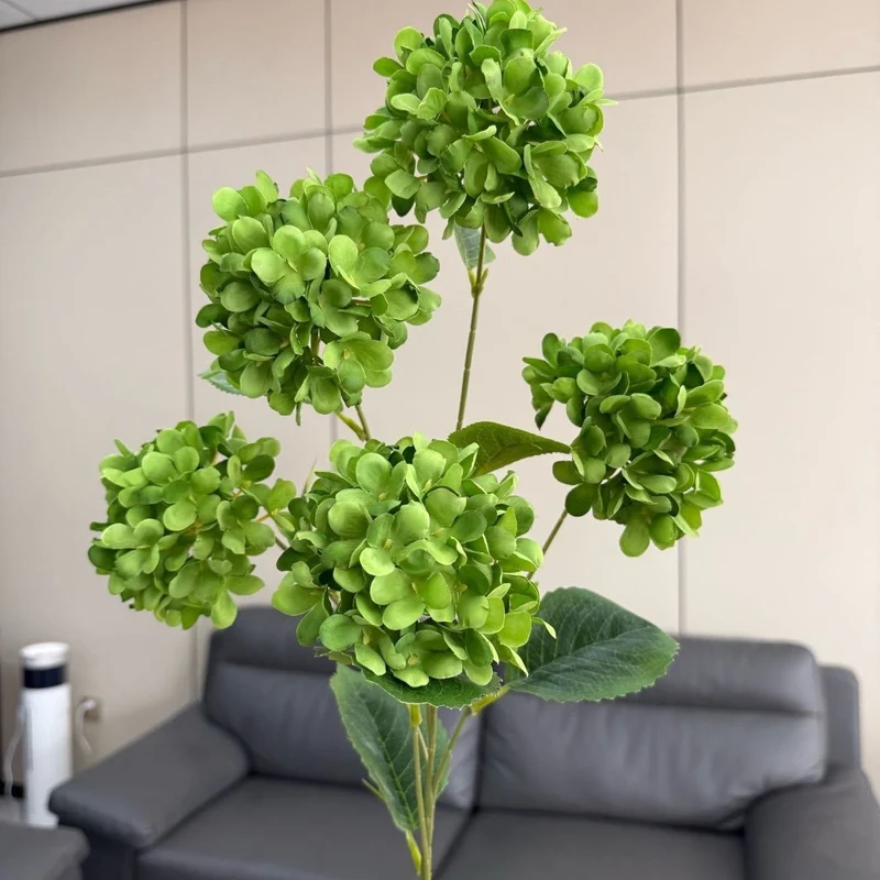 Lebensechte Hortensie Blumenanordnung