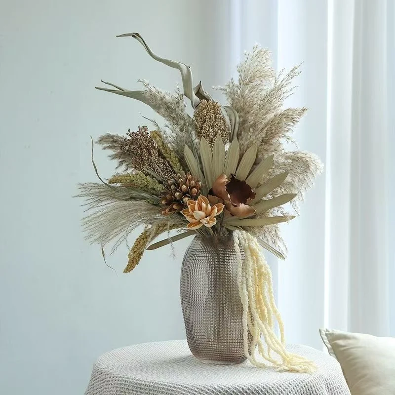 Eleganter getrockneter Blumenstrauß