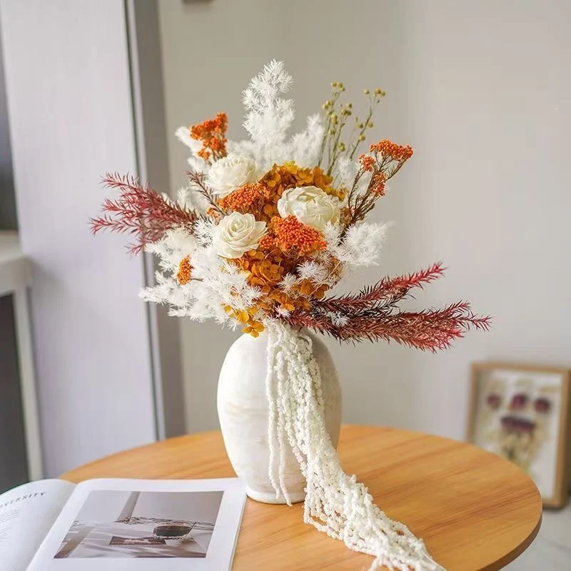 Eleganter getrockneter Blumenstrauß