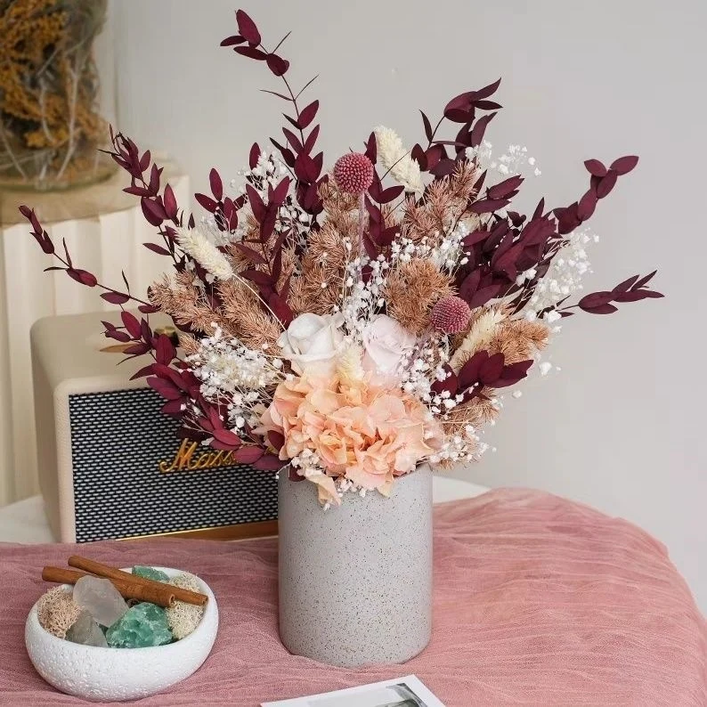 Eleganter getrockneter Blumenstrauß
