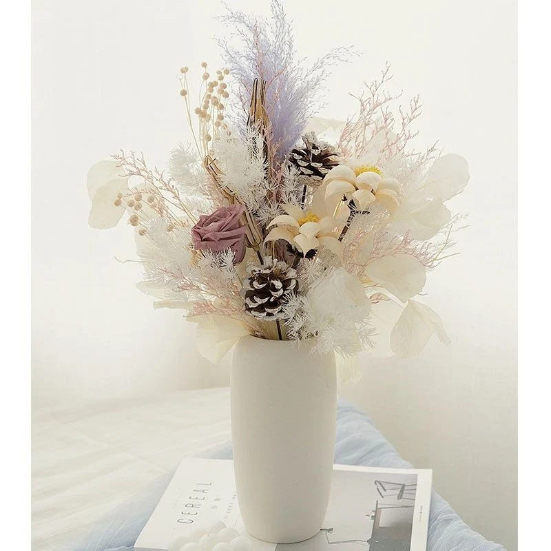 Elegante Trockenblumenarrangement