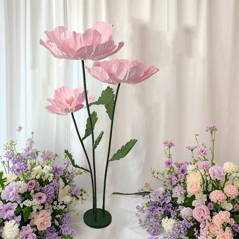 Dekorativer Papierblumenarrangement