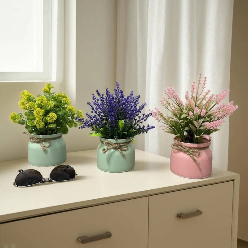 Künstlerisches Kunstblumenarrangement