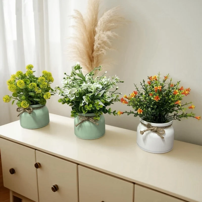 Künstlerisches Kunstblumenarrangement