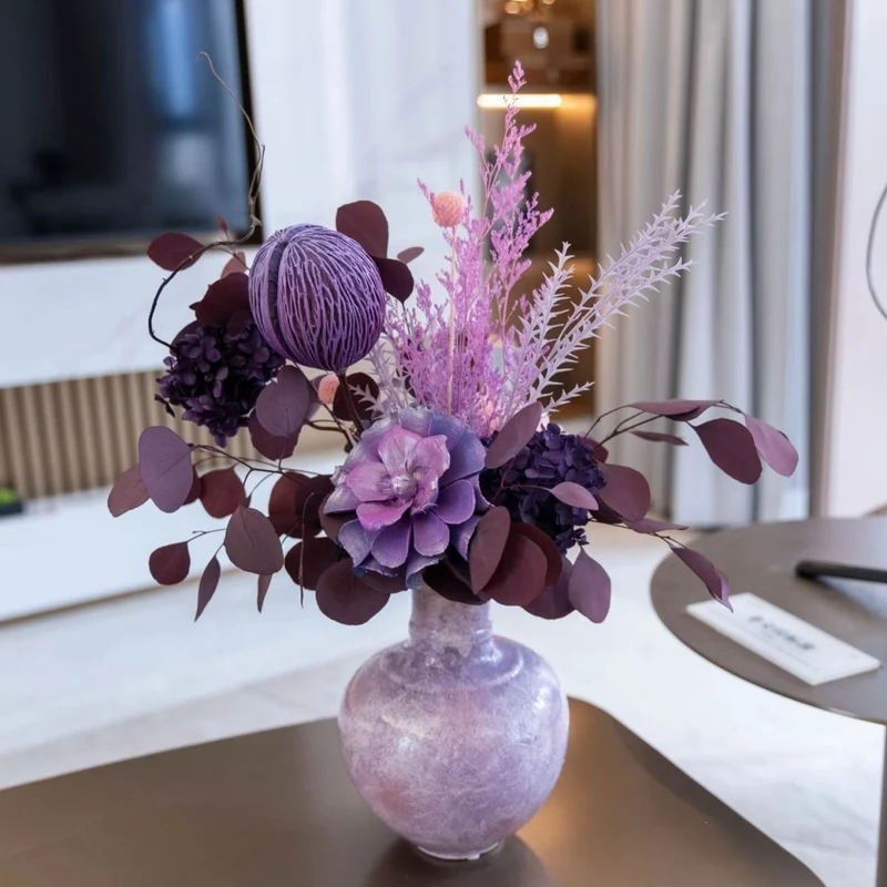 Künstliches Blumenarrangement