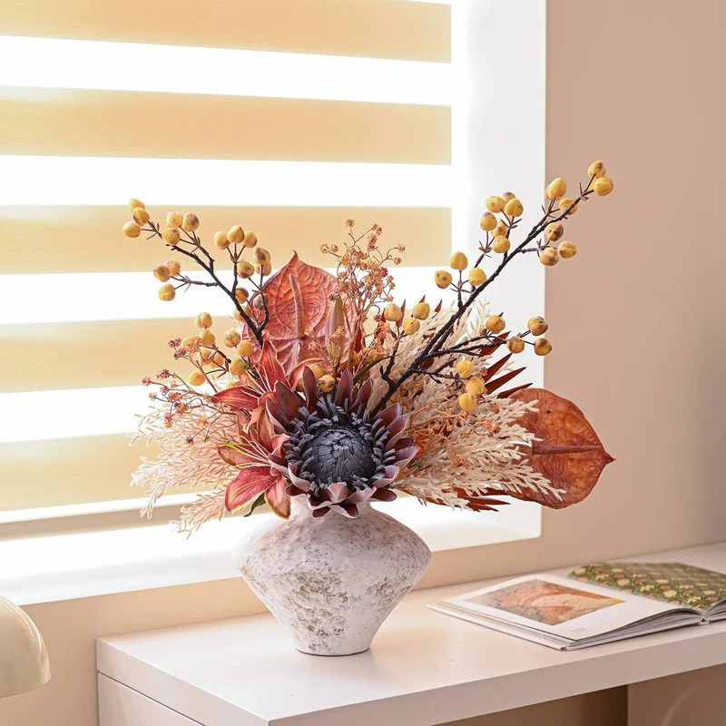 Künstlerisch gestaltetes Blumenarrangement