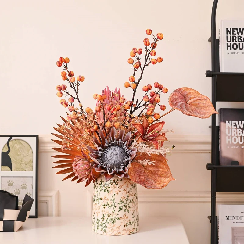 Künstlerisch gestaltetes Blumenarrangement