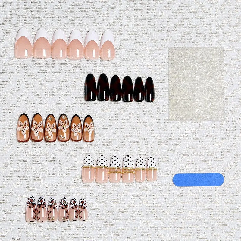 Elegantes und Künstlerisches Press-On Nageldesign-Kit Karnz