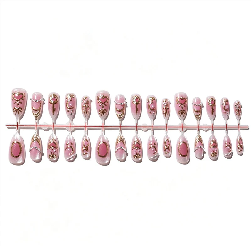 Dekoratives Press-On-Nagelset mit floralen Akzenten Karnz