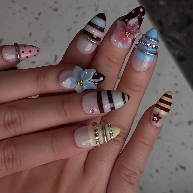 Dekorativer Press-On Nagelset Karnz