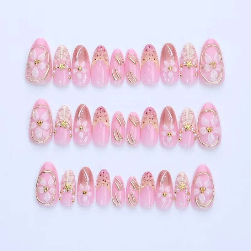 Künstlerisches Press-On-Nageldesign Karnz