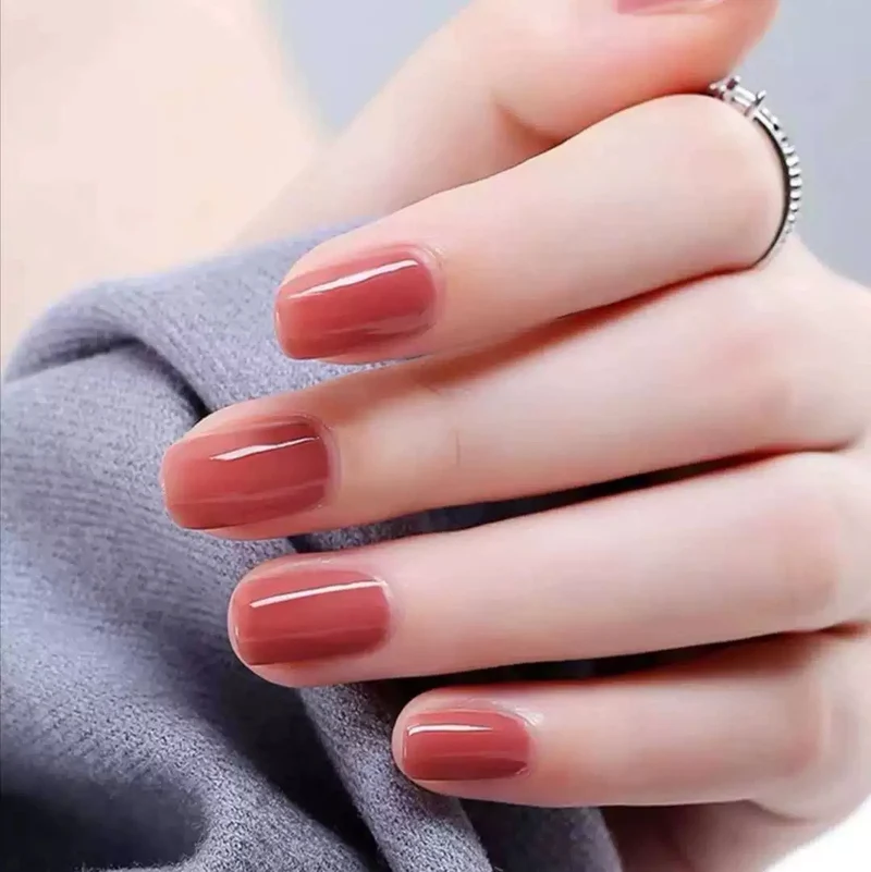 Stylisches Press-On Nagelset mit eleganten Akzenten Karnz