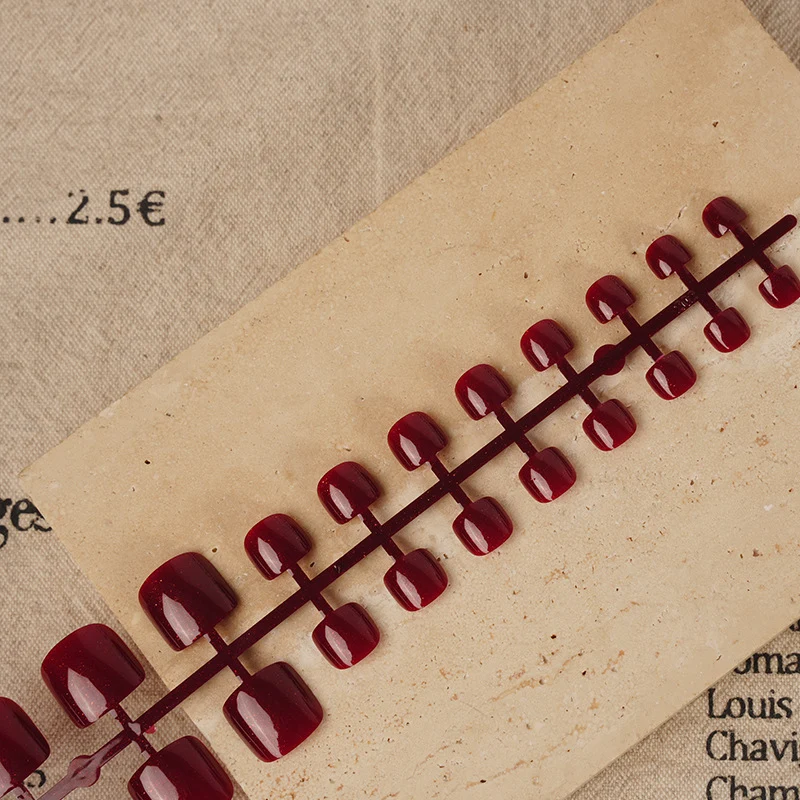 Stylisches Glänzendes Press-On Nagelset Karnz
