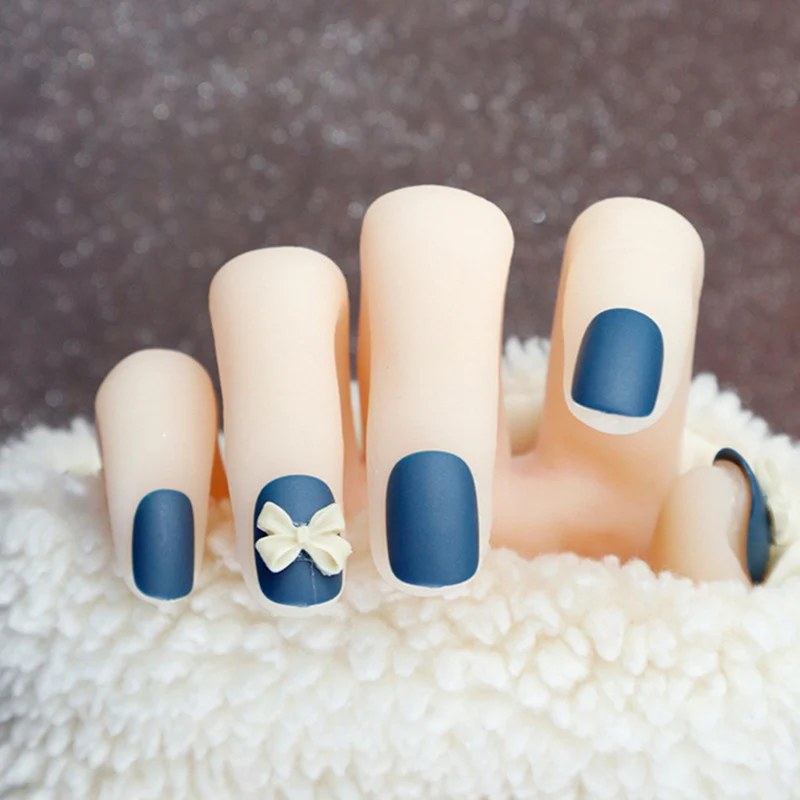 Stylisches dekoratives Press-On Nagelset Karnz