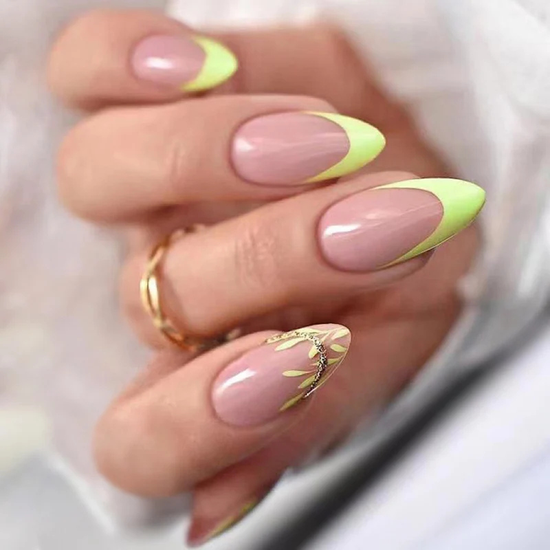 Stylisches Künstlerisches Press-On Nagel Set Karnz