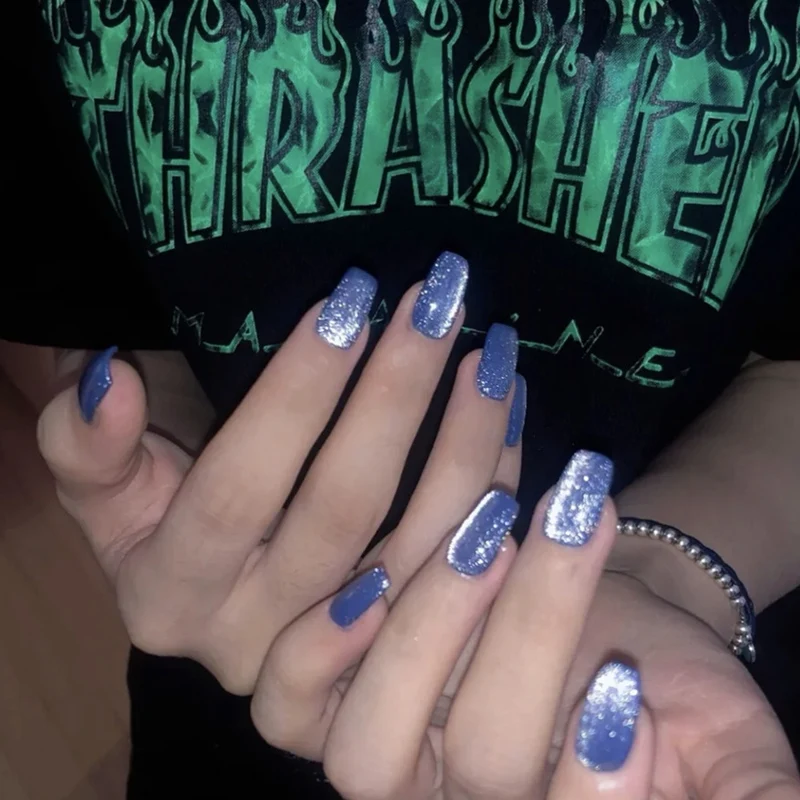 Glitzernde Funkel-Press-On-Nägel Karnz