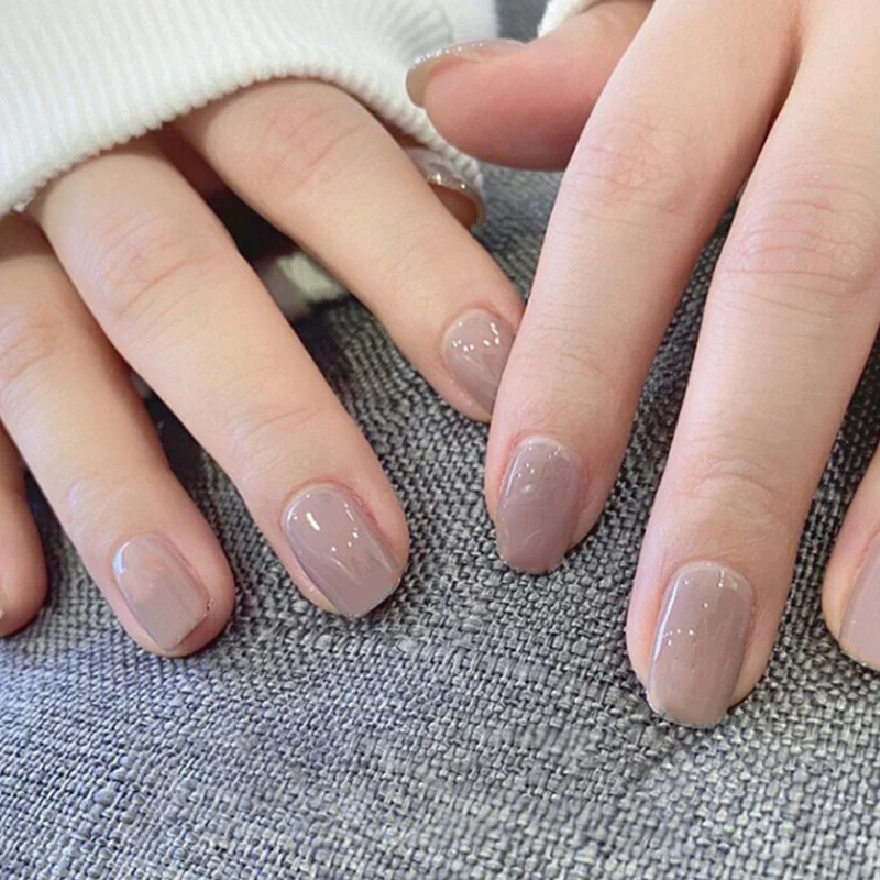 Elegantes Glänzendes Press-On Nagelset Karnz