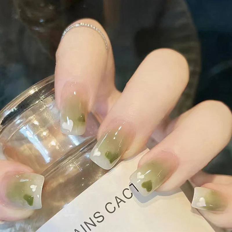 Elegantes Glänzendes Press-On Nagelset Karnz