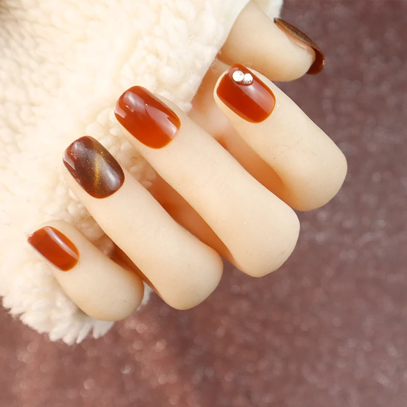 Strahlende Glossy Press-On Nagelkollektion Karnz