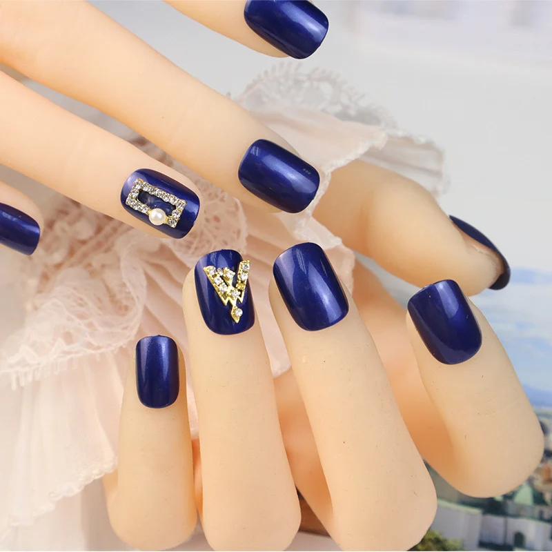 Premium dekorative Press-On Nail Set Karnz