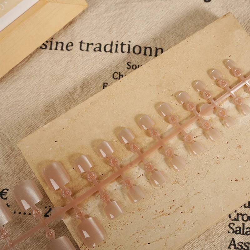 Natürlicher Finish Press-On Nagelspitzen Karnz