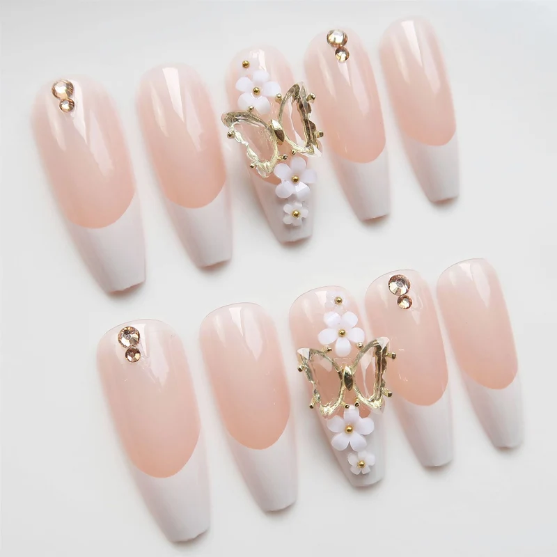 Luxus Press-On Nagelkunst mit floralen Akzenten Karnz