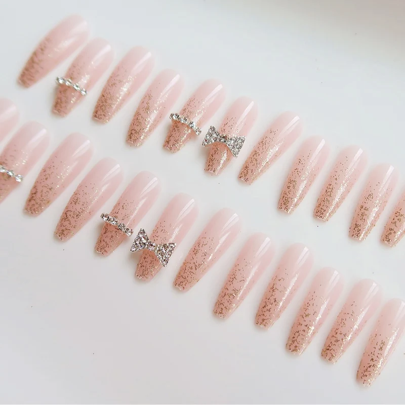 Luxus Glitzernde Press-On Nagelkunst Karnz