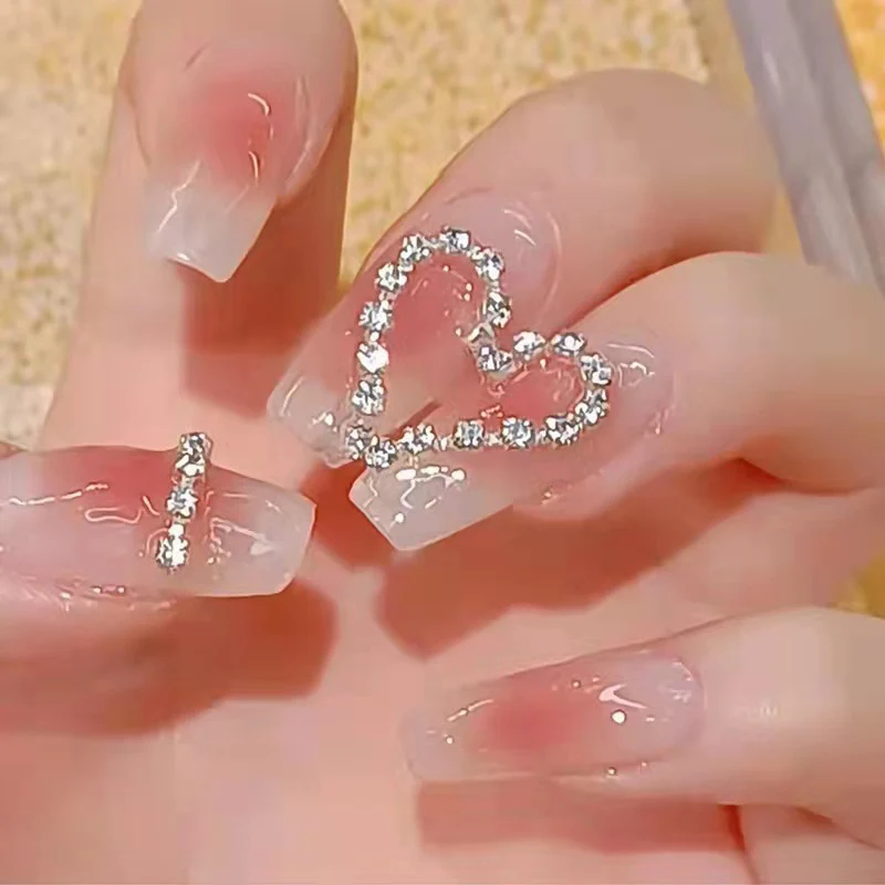 Herz-verzierte Press-On Nagelkunst Set Karnz
