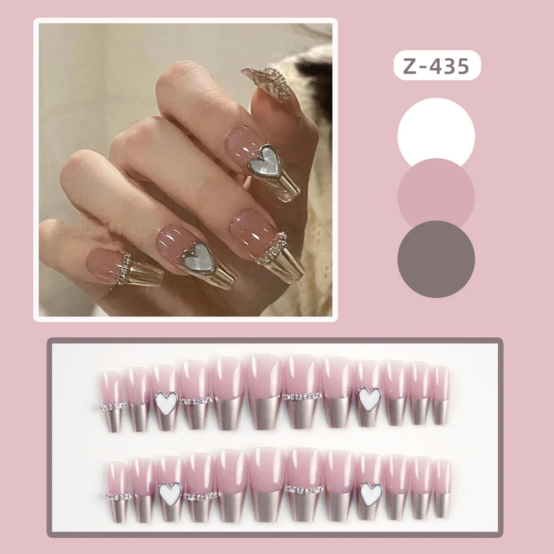 Herz-verzierte Press-On Nagelkunst Karnz