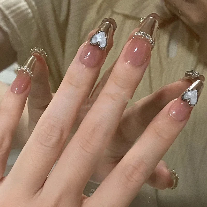 Herz-verzierte Press-On Nagelkunst Karnz