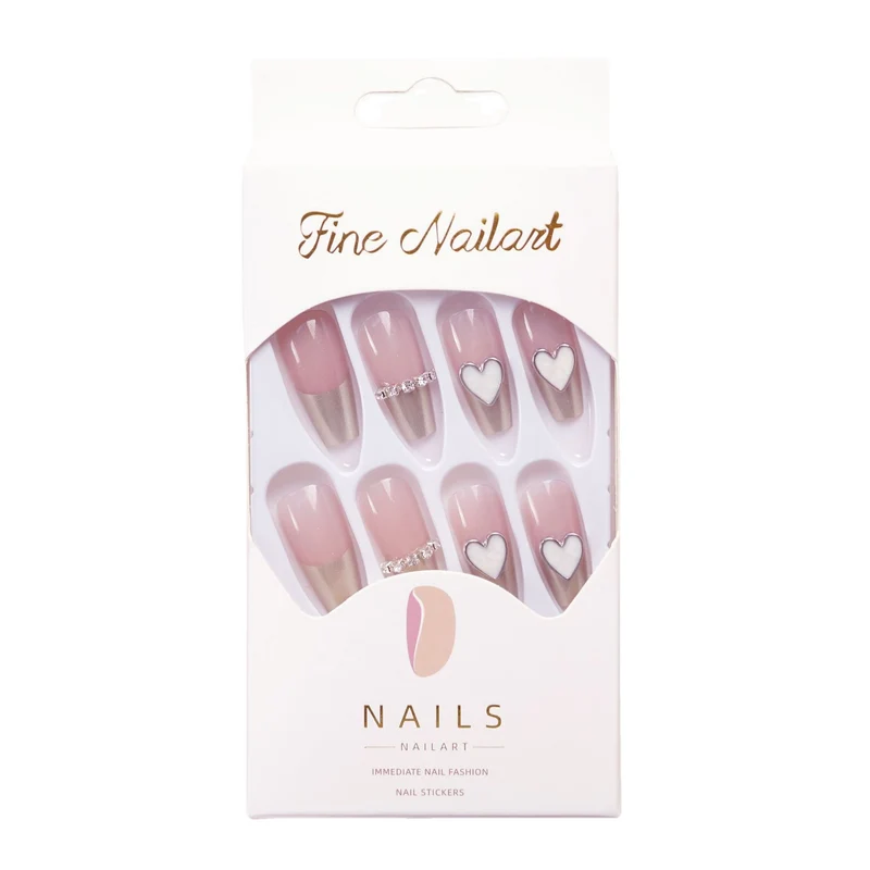 Herz-verzierte Press-On Nagelkunst Karnz