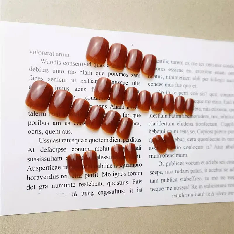 Glänzendes Press-On Nagelset Karnz