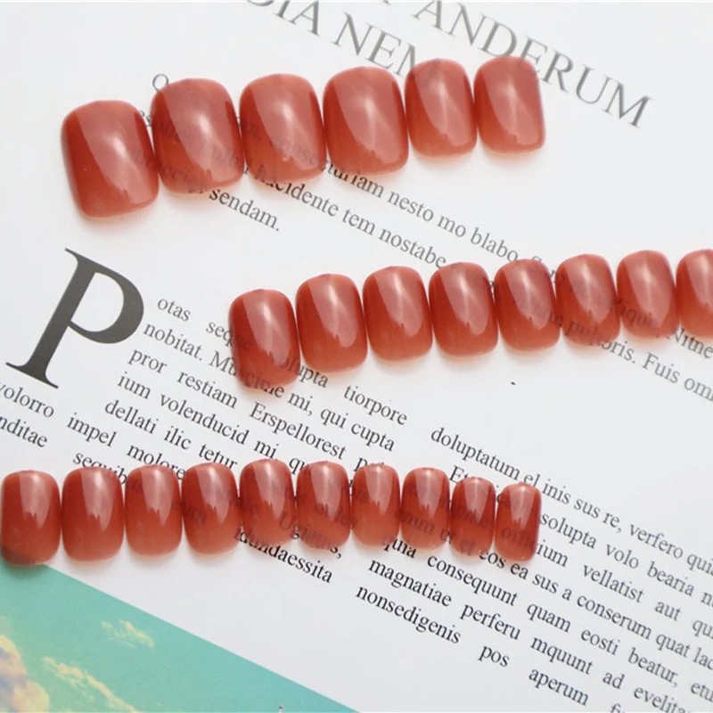 Glänzendes mittel-langes Press-On Nagelset Karnz