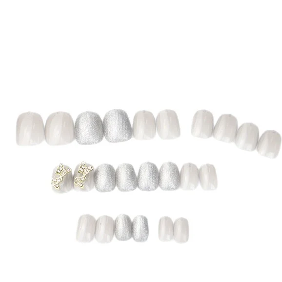 Glitzerndes Press-On-Nagelkunst-Set mit eleganten Schmetterlingsakzenten Karnz