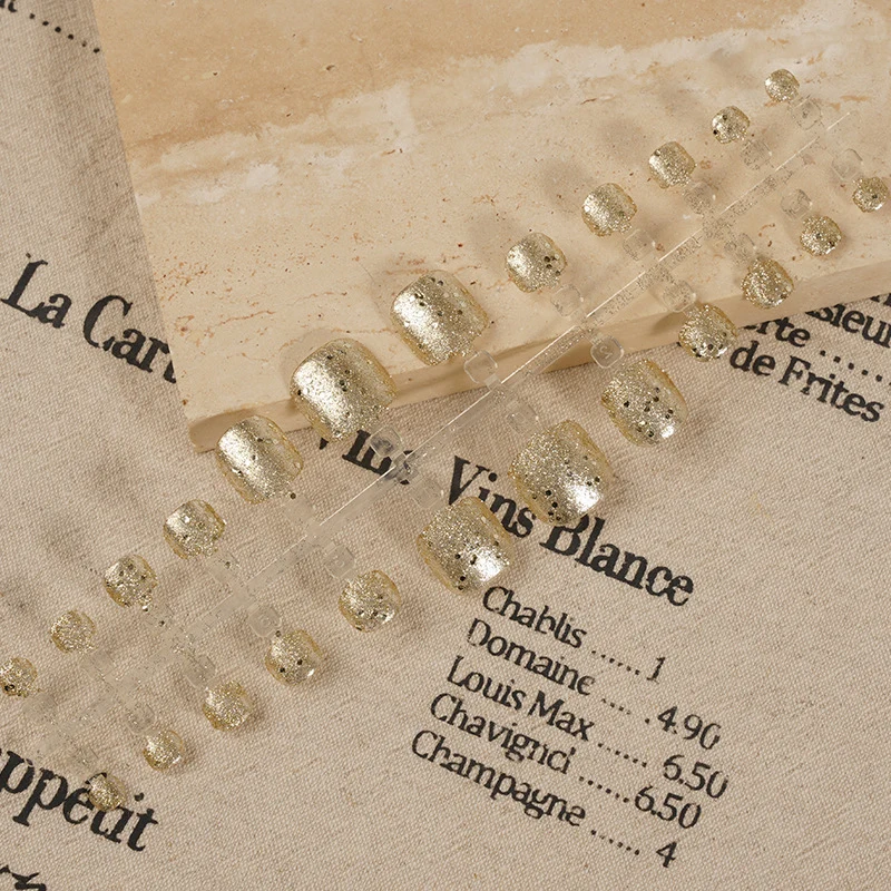 Glitzerndes Press-On Nagelkunst-Set Karnz