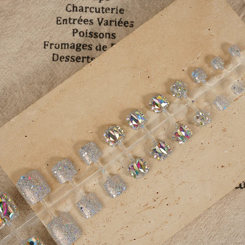 Glamourös mit Strass verziertes Druck-Nagelkunst-Set Karnz
