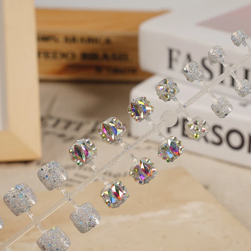 Glamourös mit Strass verziertes Druck-Nagelkunst-Set Karnz