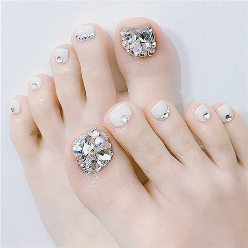 Glamouröse mit Strass verzierte Press-On Fußnägel Karnz