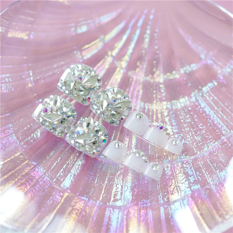 Glamouröse mit Strass verzierte Press-On Fußnägel Karnz