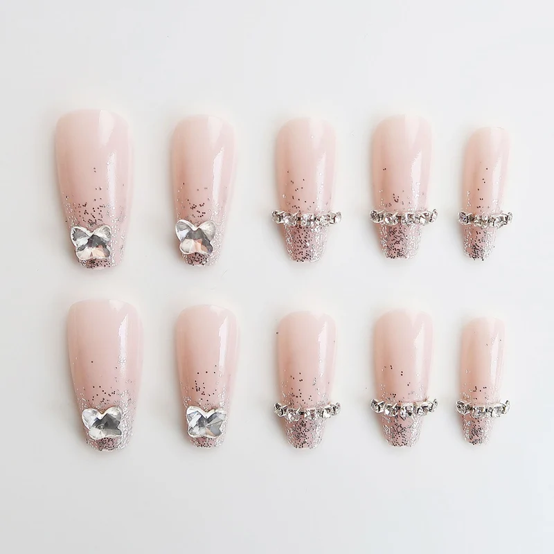 Glamouröse mit Strass verzierte Press-On Nagelset Karnz