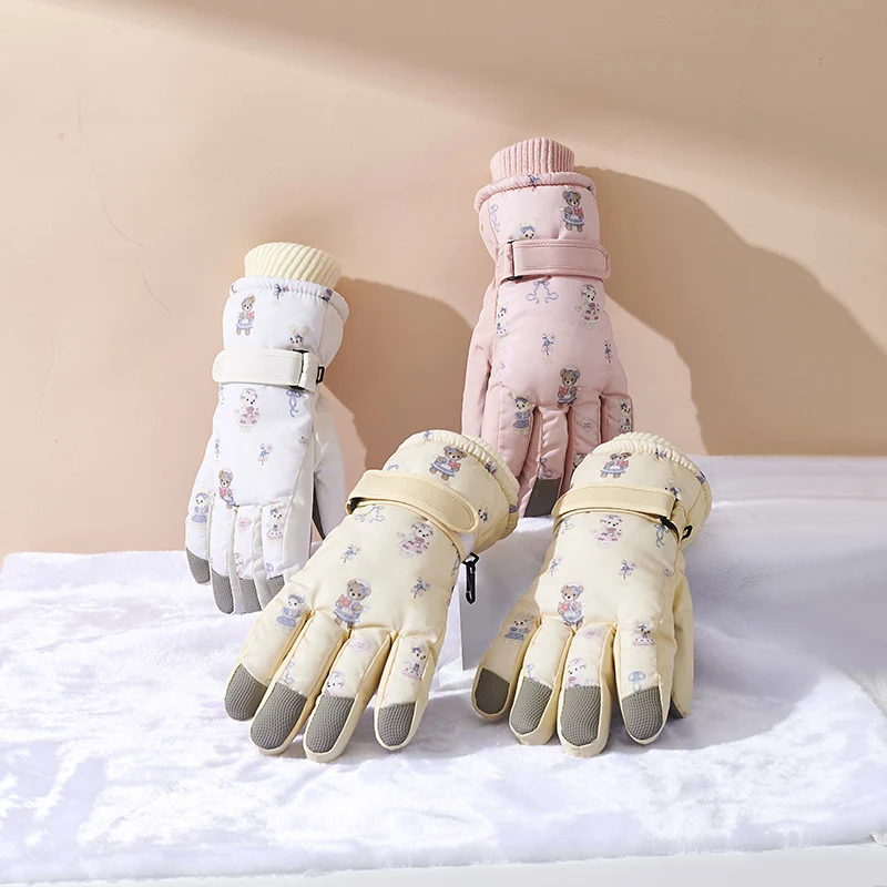 Niedliche cartoonartige Winterhandschuhe Karnz