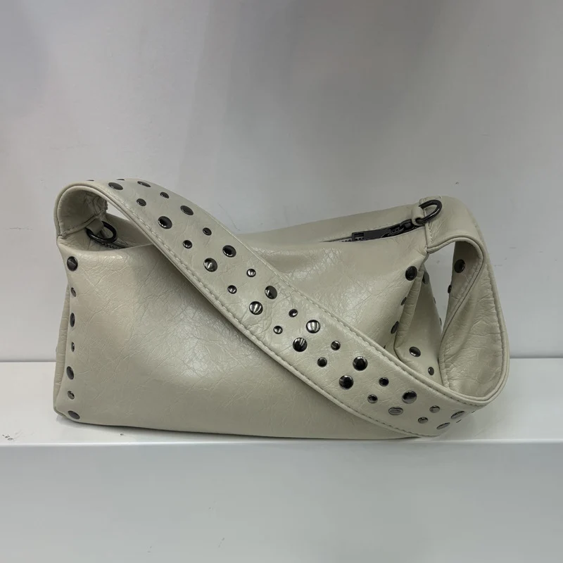 Zeitgenössische gesteppte Schultertasche