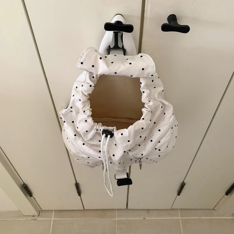 Kompakte gepunktete Kordelzug-Rucksack